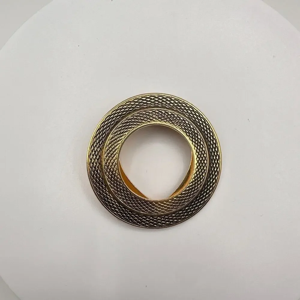 Vintage 80s 90s Lieba USA Gold Tone Textured Round Scarf Clip Accessory Fashion